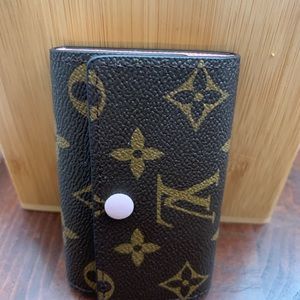 Authentic Louis Vuitton 6 Ring Key Holder